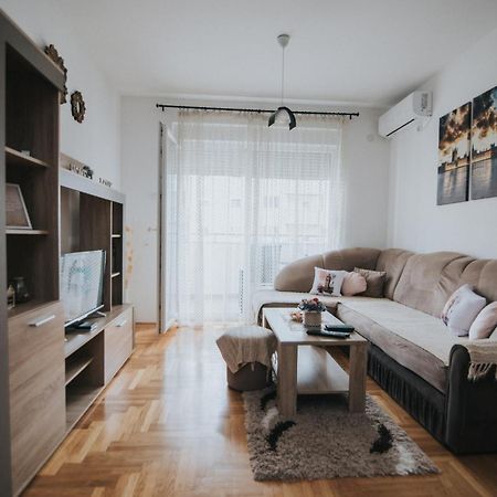 Apartment Peckham Требинє Екстер'єр фото