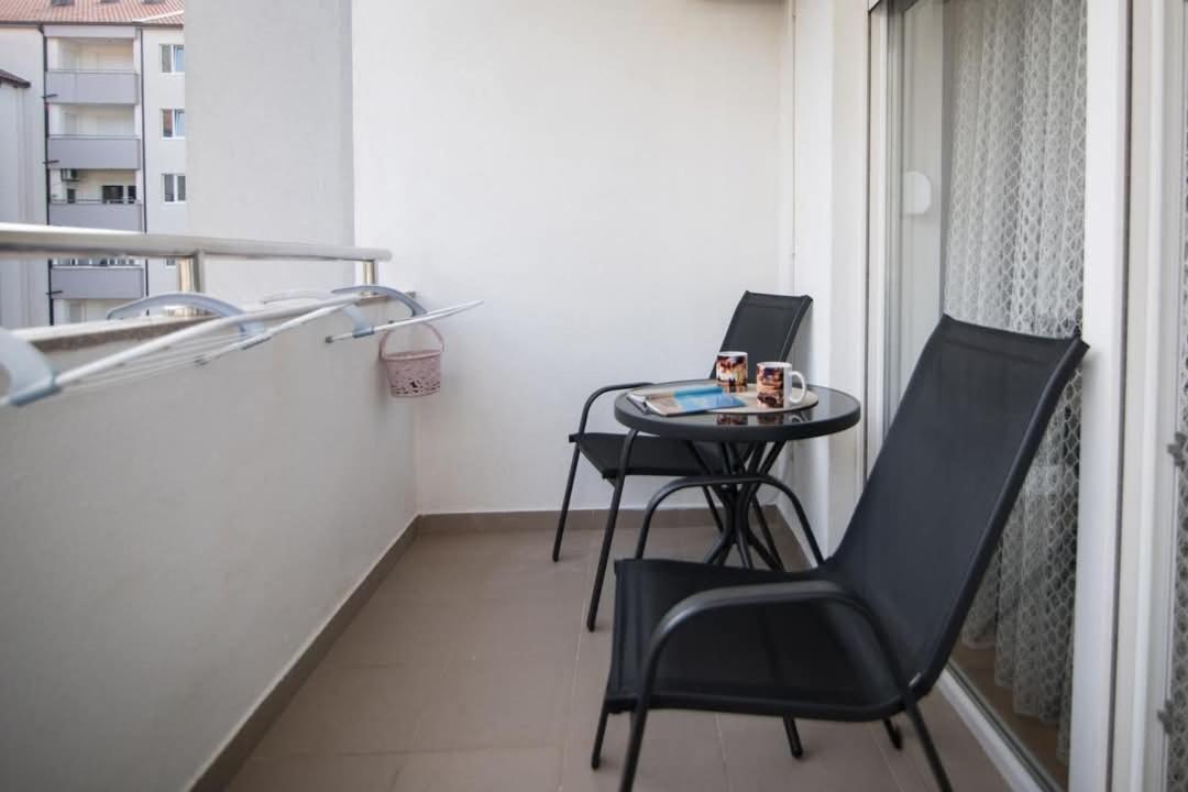Apartment Peckham Требинє Екстер'єр фото